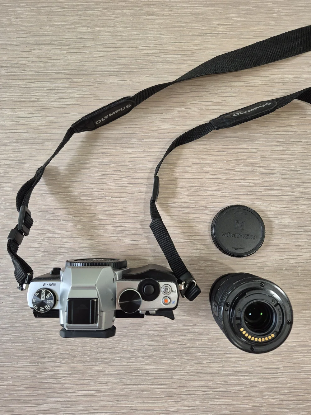 Olympus Om-D E-M5 Mirrorless Camera Kit in Black